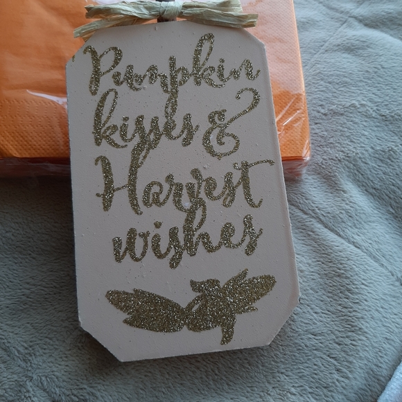 NWT - 🎁 Do you need a gift to give for Fall? Thanksgiving? A birthday? 🎁 - Picture 4 of 9